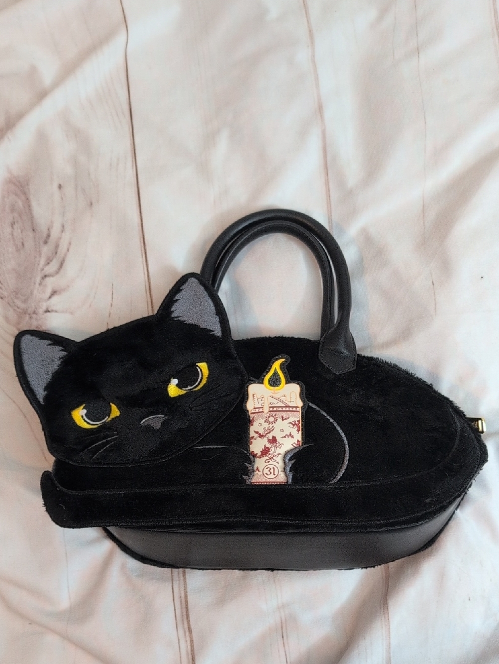 Loungefly Disney Hocus Pocus Binx & Candle Crossbody Bag Halloween Hocus Pocus - Picture 2 of 7